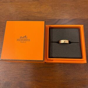 *SOLD* Hermès Kelly Ring in rose gold set with 4 diamonds in size 51 or 5.75.